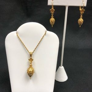 Victoria and Albert gold tone jewelry set